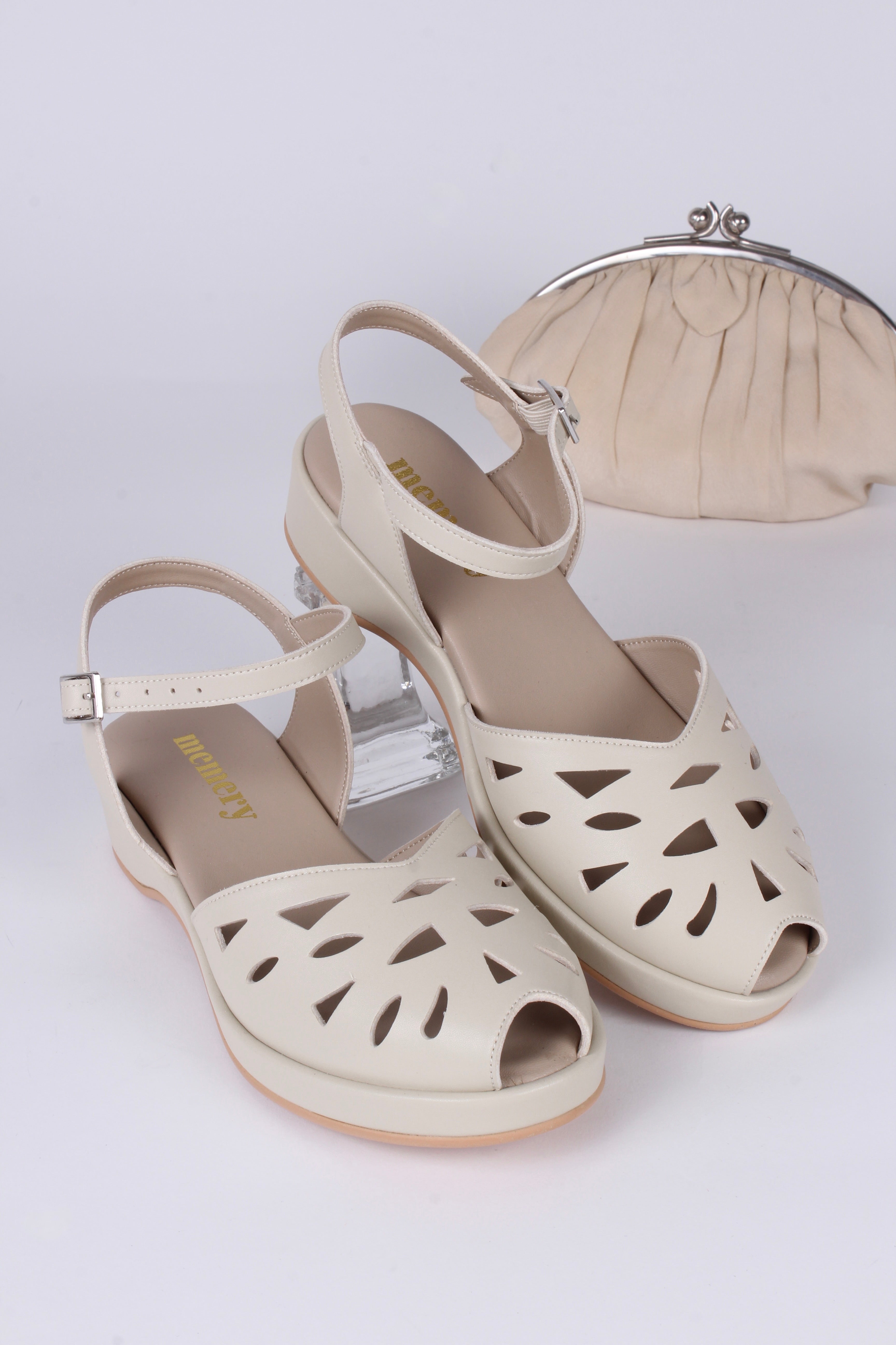 VEGAN - 40'er / 50'er style sandal / wedge - Cream - Sidse